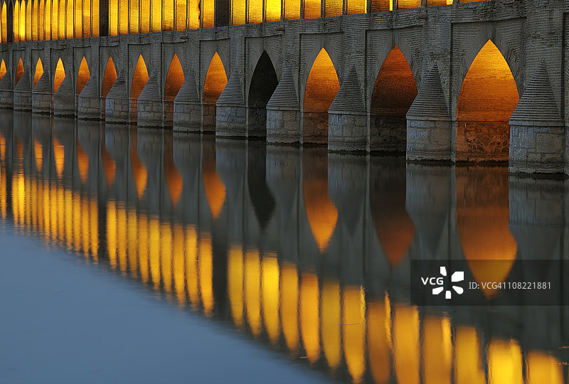 伊朗伊斯法罕三十三孔桥图片素材