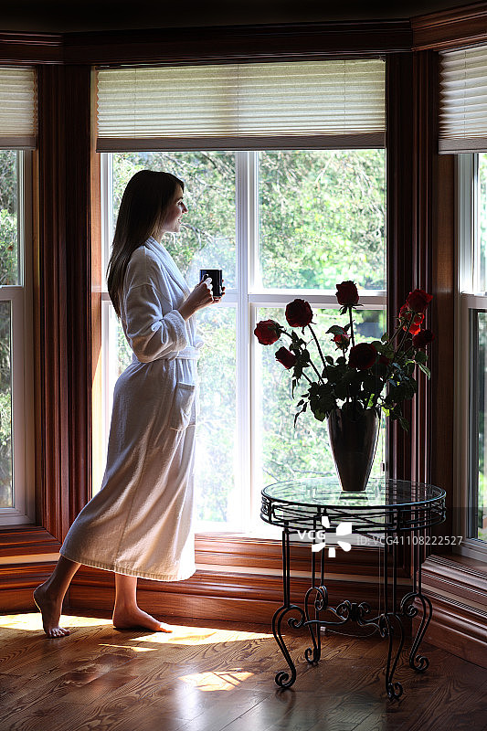 窗边的早晨咖啡图片素材