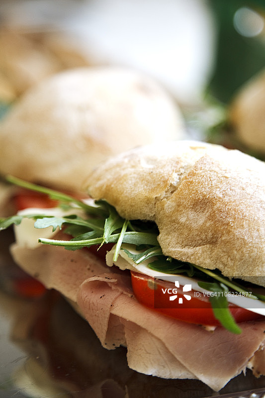 火鸡番茄奶酪帕尼尼三明治图片素材