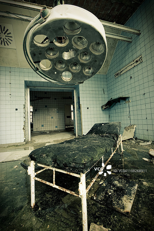旧的脏手术室图片素材