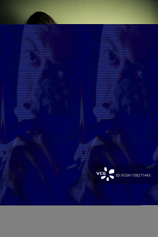悲伤的年轻女子图片素材