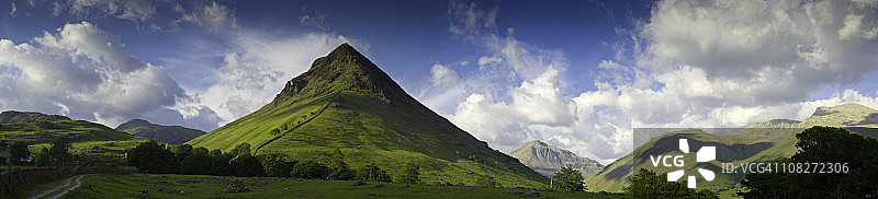 群山蓝天远景图片素材