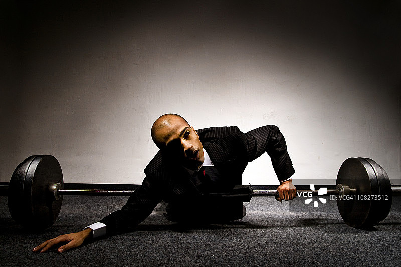 商务举重运动员获胜图片素材