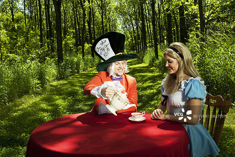 《爱丽丝梦游仙境》图片素材