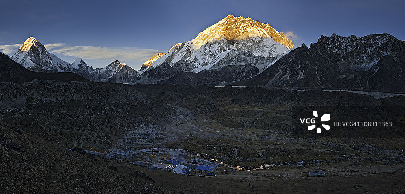 珠穆朗玛峰尼泊尔喜马拉雅山脉日落雪山图片素材