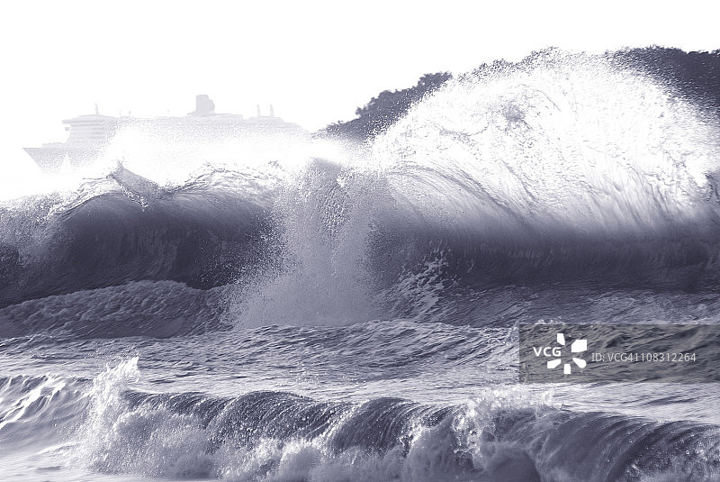 狂暴的星球、巨浪和游轮图片素材