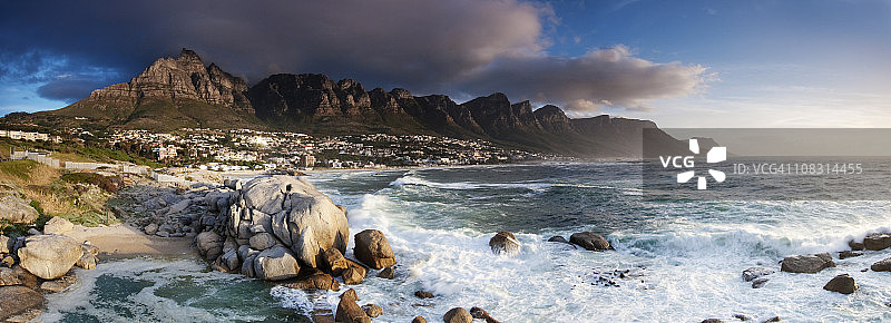 阴天十二使徒岩全景图片素材