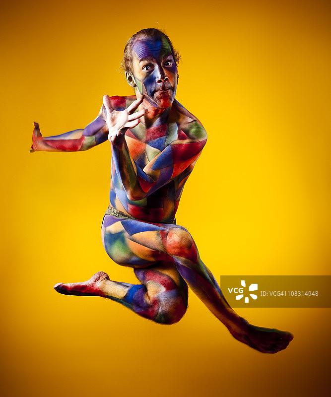 立体主义人体彩绘图片素材