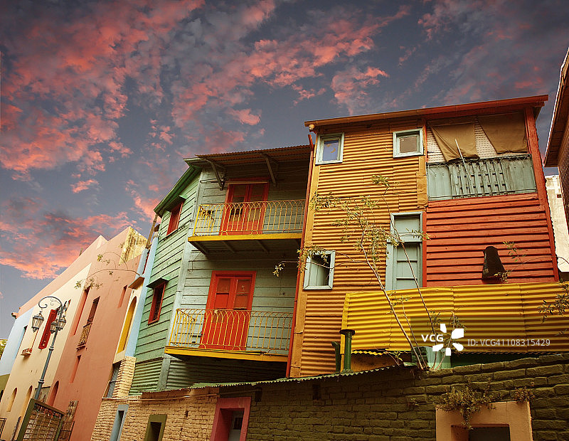 布宜诺斯艾利斯La Boca的日落时分的住宅图片素材