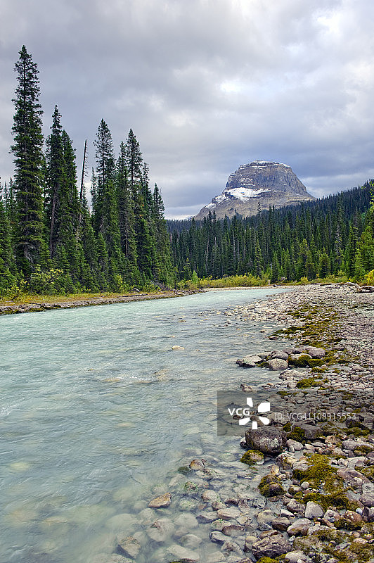 山区河流图片素材