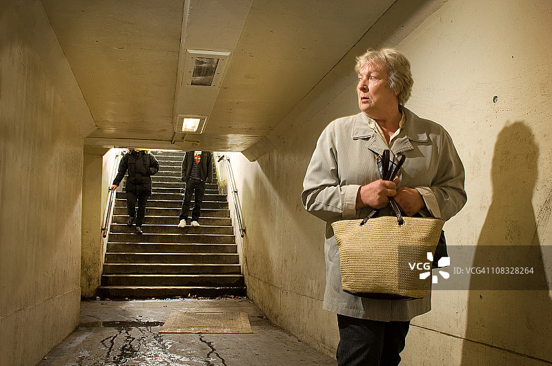 地下通道危险图片素材