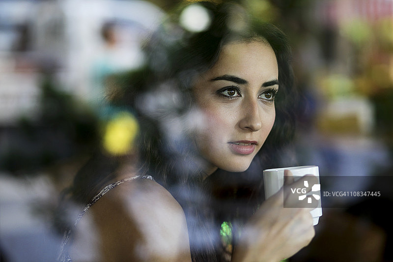 自信美丽的女人图片素材