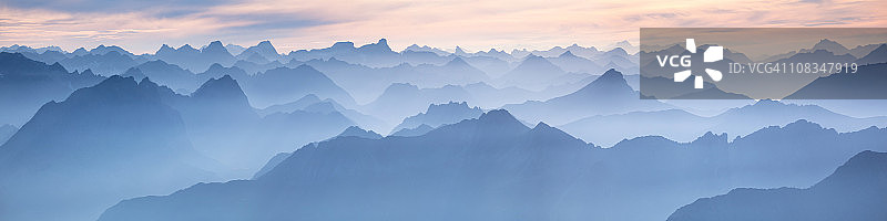 从楚格峰看到的莱希塔尔全景，德国图片素材