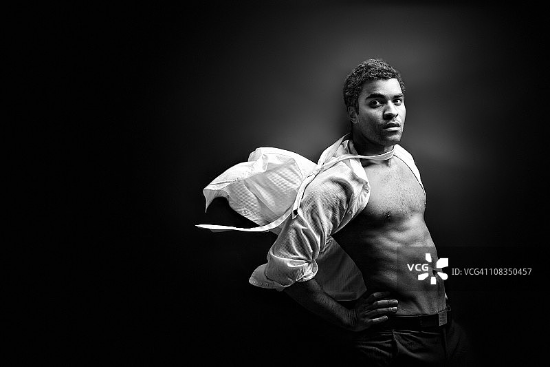 如何佩戴白色领结图片素材