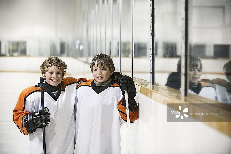 青少年冰球运动员图片素材