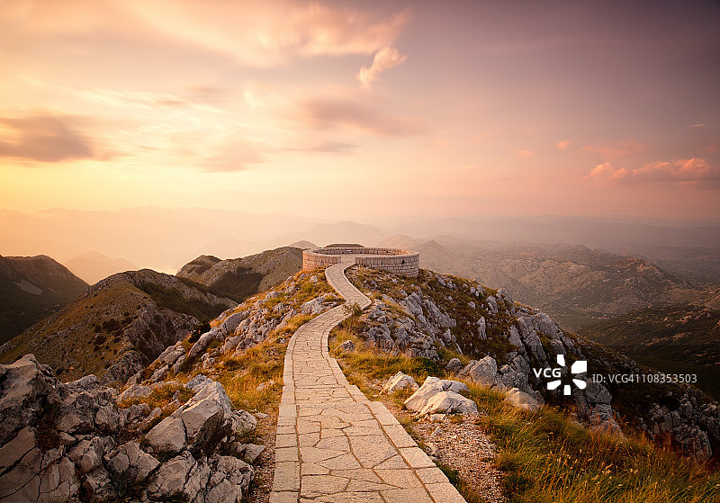 采蒂涅市的洛夫琴陵墓图片素材