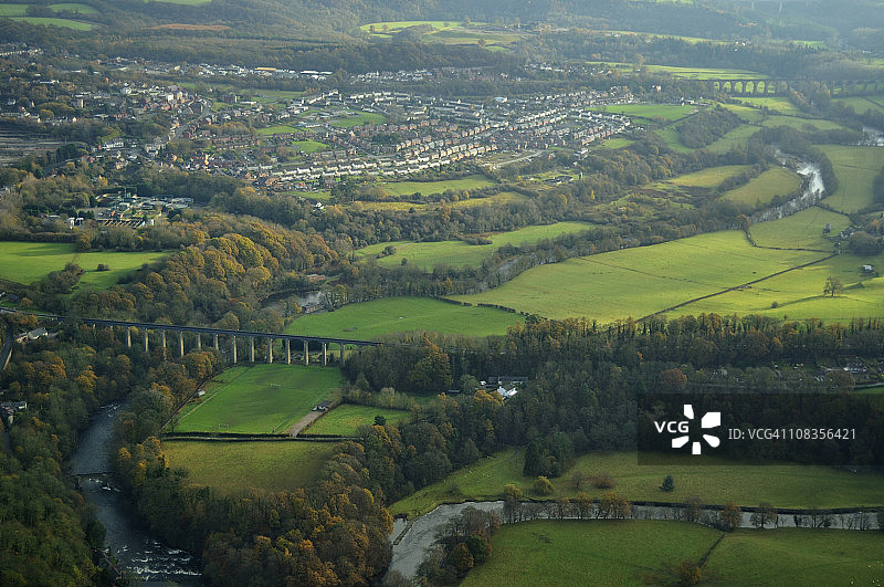 渡槽、河流与高架桥图片素材