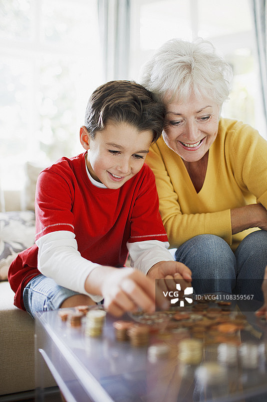 祖孙数硬币图片素材