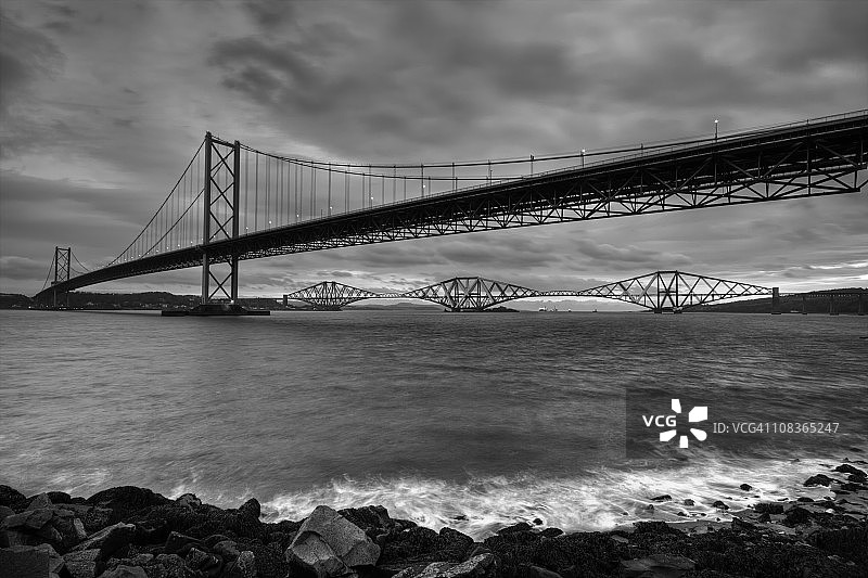 从昆斯费里附近埃德加港看到的福斯桥图片素材