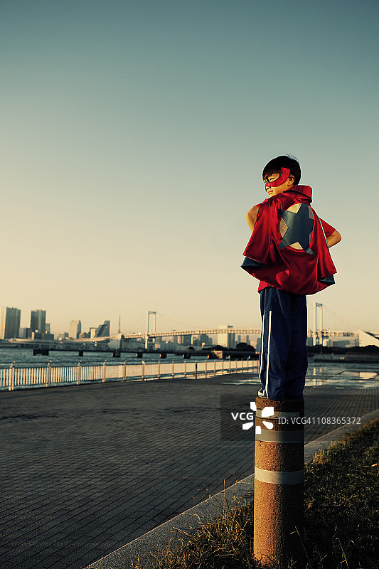 东京上空的超级英雄图片素材
