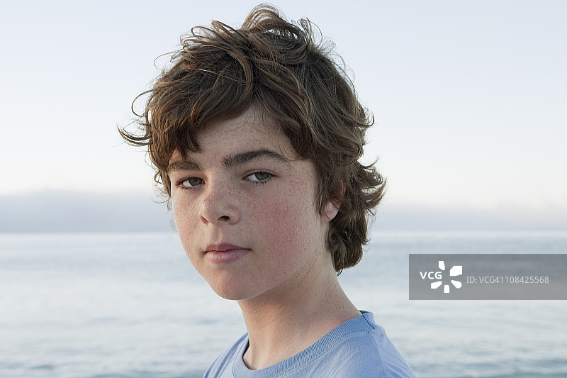 海滩男孩肖像图片素材