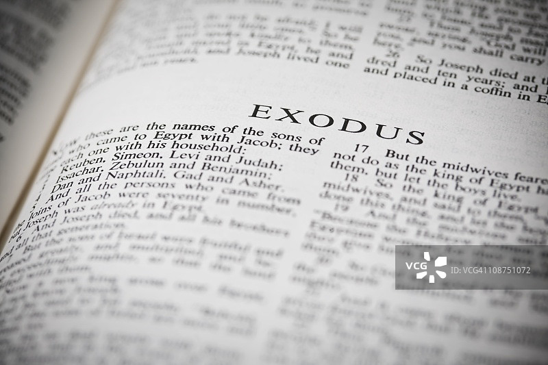 新美国标准圣经出埃及记图片素材