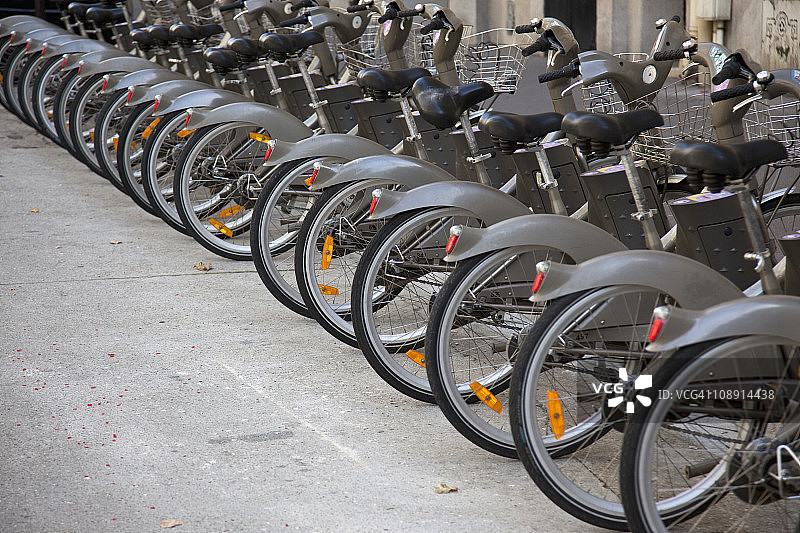 法国巴黎的公共自行车图片素材