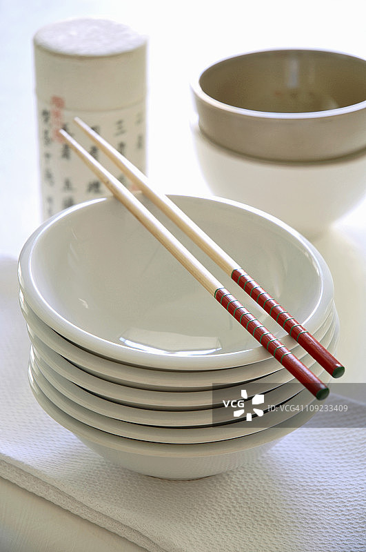 碗和筷子堆叠特写图片素材