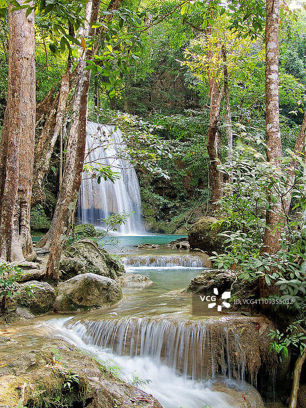 泰国北碧府爱侣湾瀑布四层图片素材