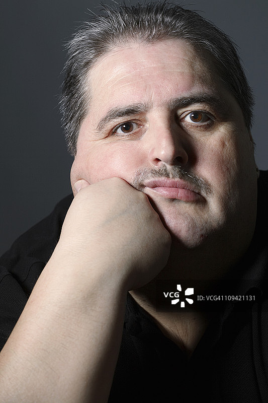 超重男人的肖像图片素材