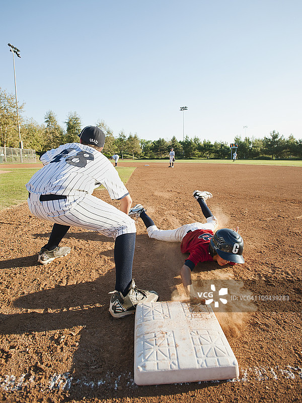 打棒球的男孩 (10-11岁)图片素材