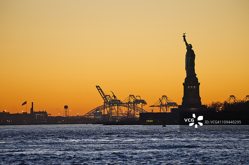 美国纽约市斯塔滕岛自由女神像图片素材