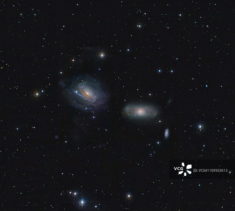 螺旋星系NGC3169/66和超新星图片素材