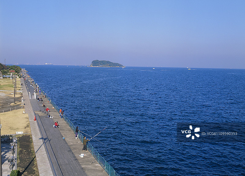 日本神奈川县横须贺海边垂钓公园图片素材