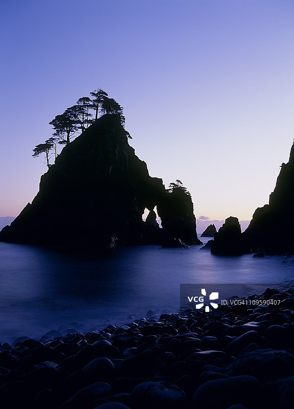 日本岩手县久慈市的清晨光芒和钓钟洞图片素材