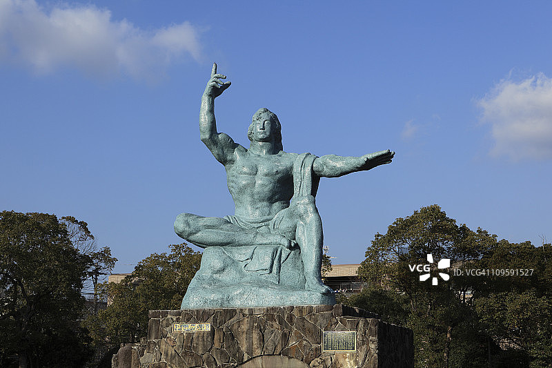 日本长崎和平公园的和平雕像图片素材