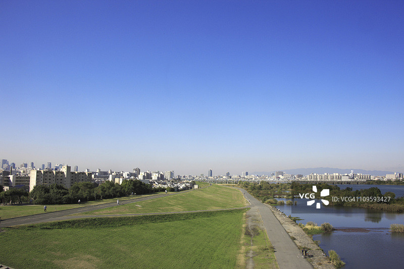河流和城市图片素材
