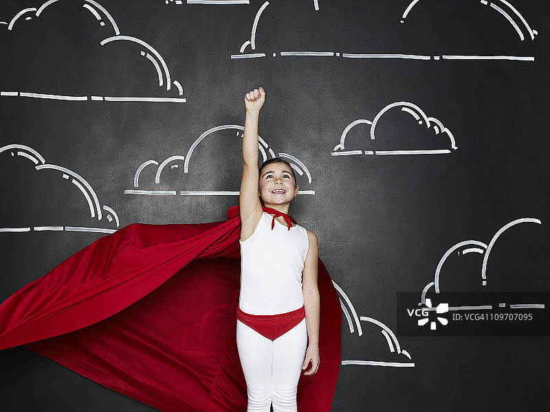 装扮成超级英雄的女孩肖像图片素材