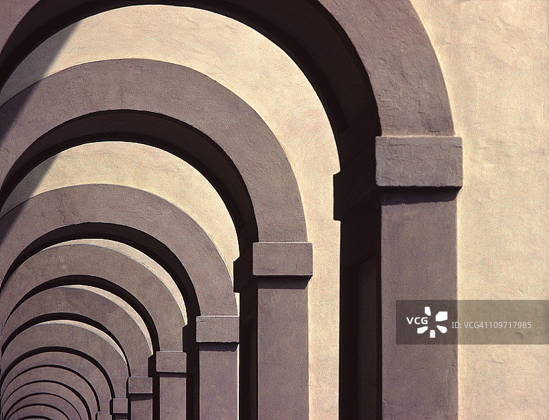 意大利的重复拱门图片素材