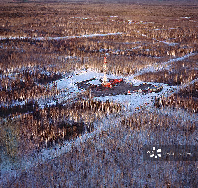 航拍钻井设备图片素材