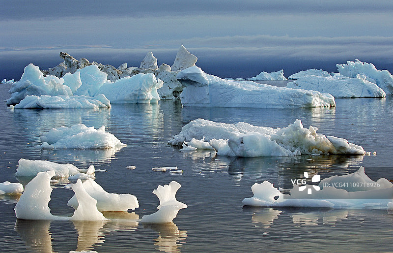 水中的冰山图片素材