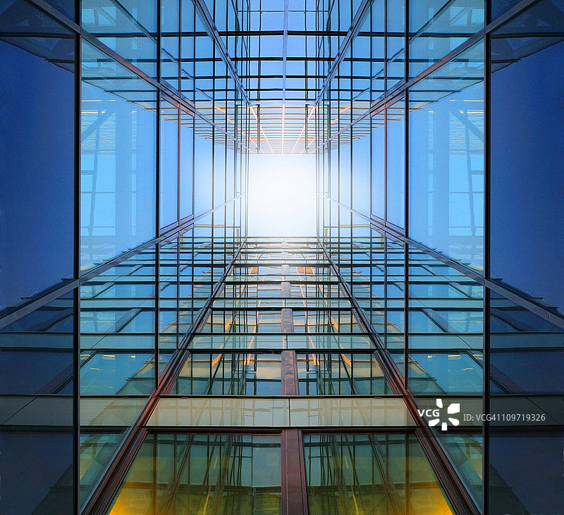 钢结构玻璃金融大厦图片素材