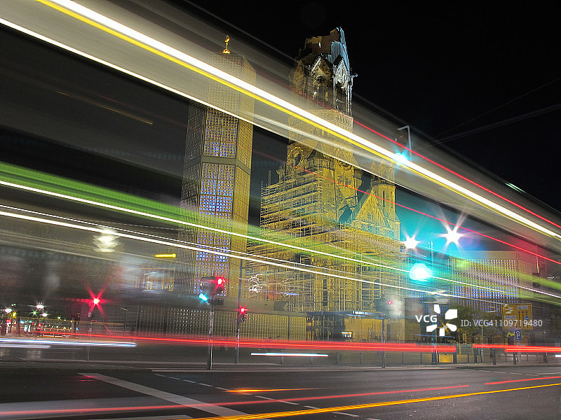 夜晚的德国柏林威廉皇帝纪念教堂图片素材