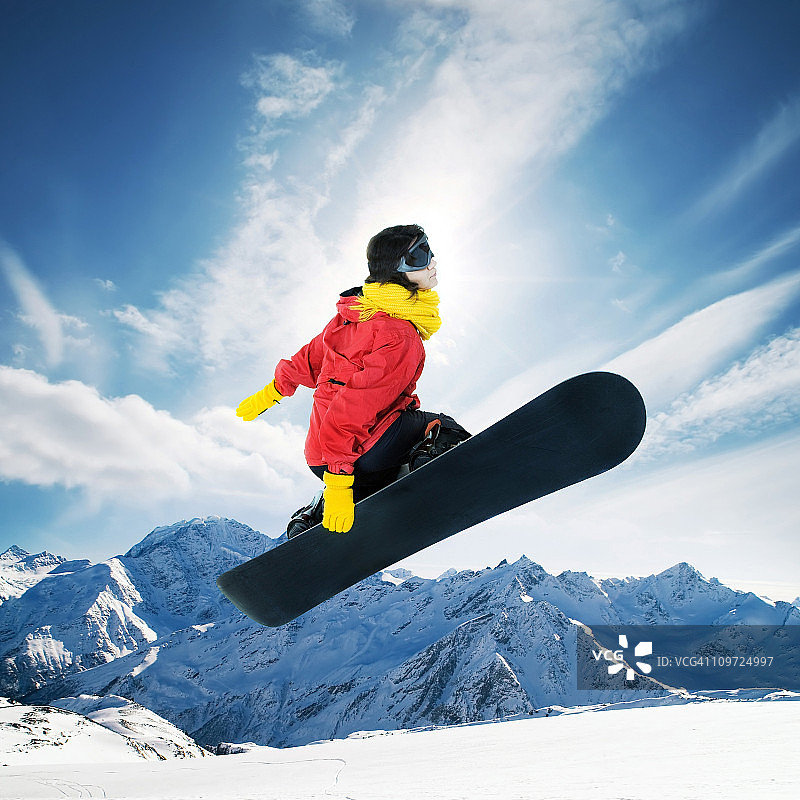 滑雪板跳跃图片素材