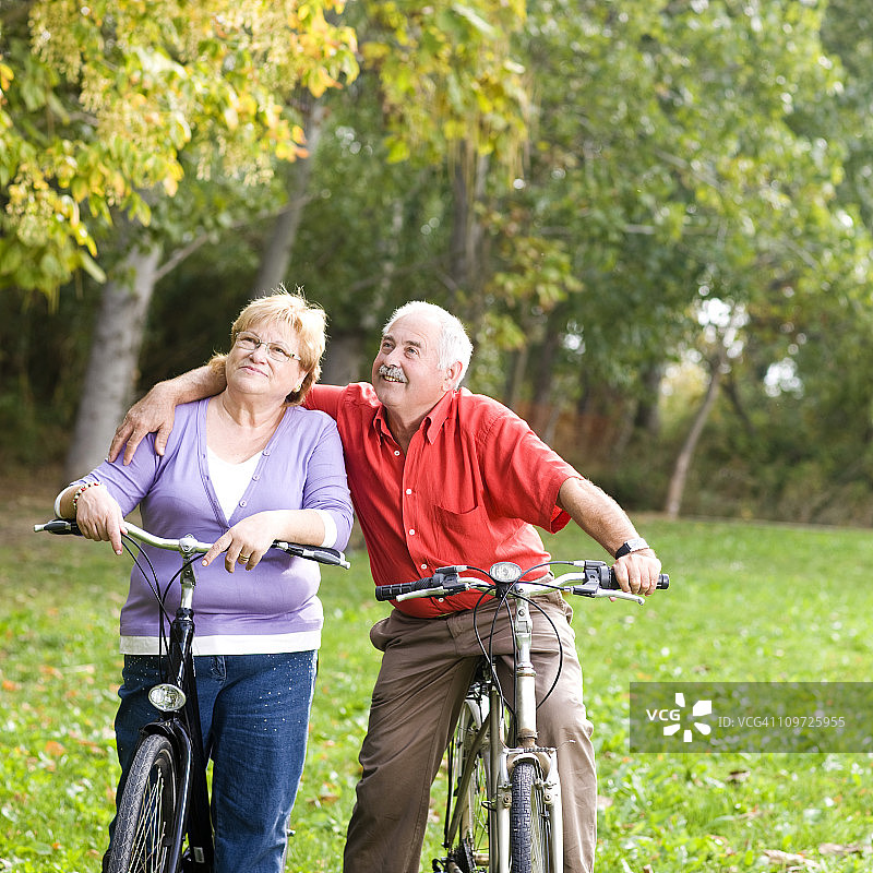骑自行车图片素材