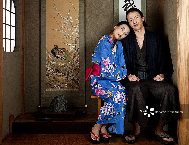 可爱的亚洲情侣图片素材