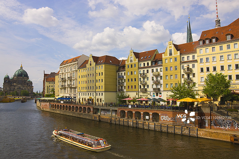 施普雷河沿岸的建筑图片素材