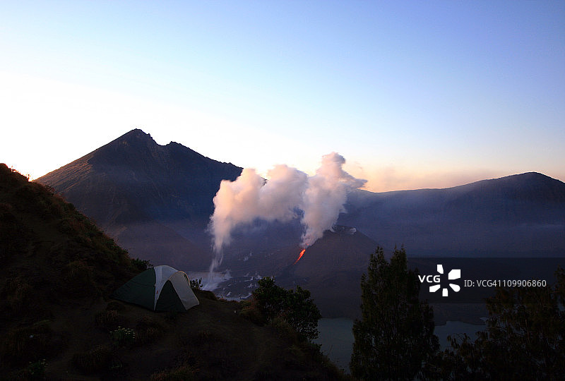 林贾尼火山的清晨图片素材