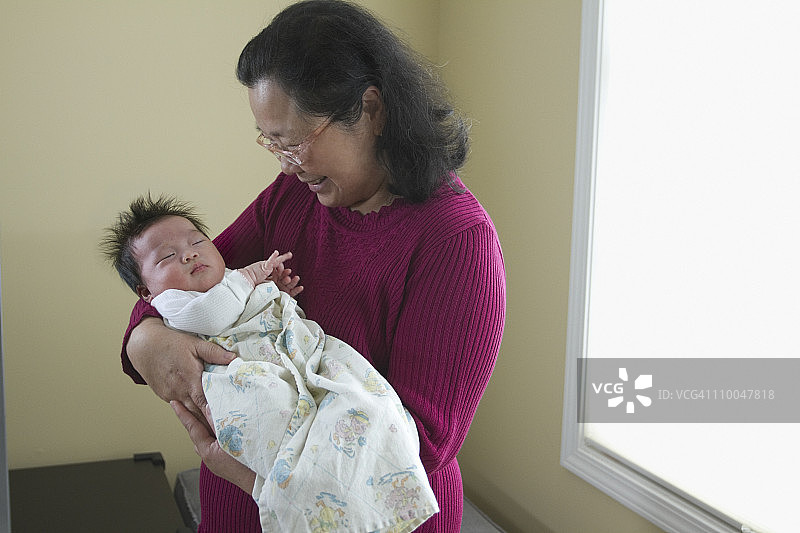 中国奶奶和孙女图片素材
