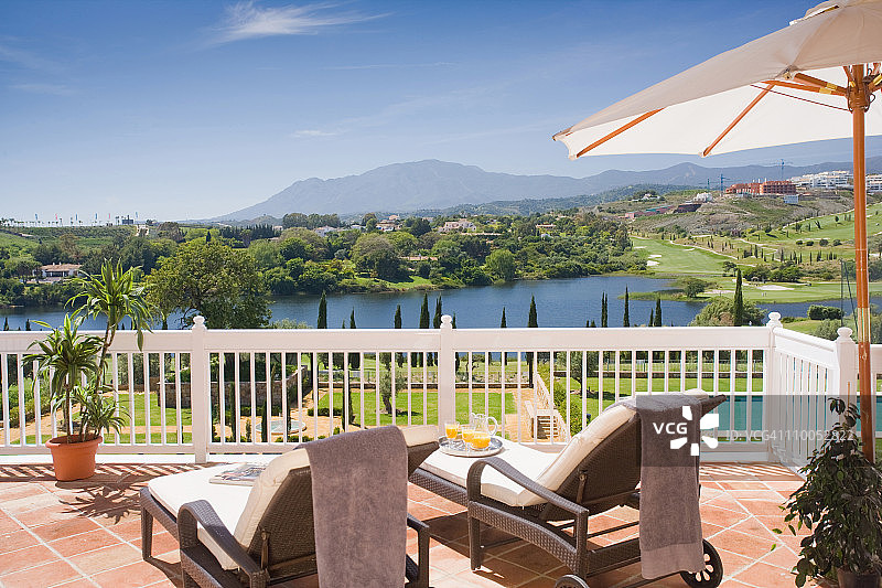 豪华住宅中的美丽露台图片素材